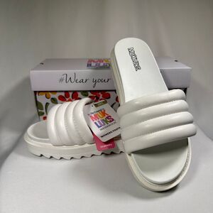 MukLuks Womens size 9 White Suncatcher Sandals Slides Non-skid